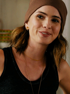 Elizabeth Martin / Shelley Hennig